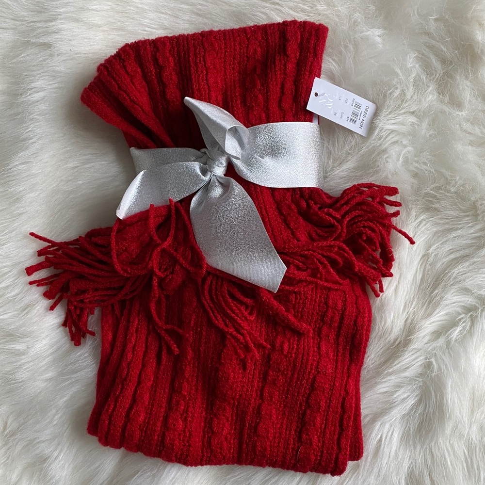 Red glove/scarf combo